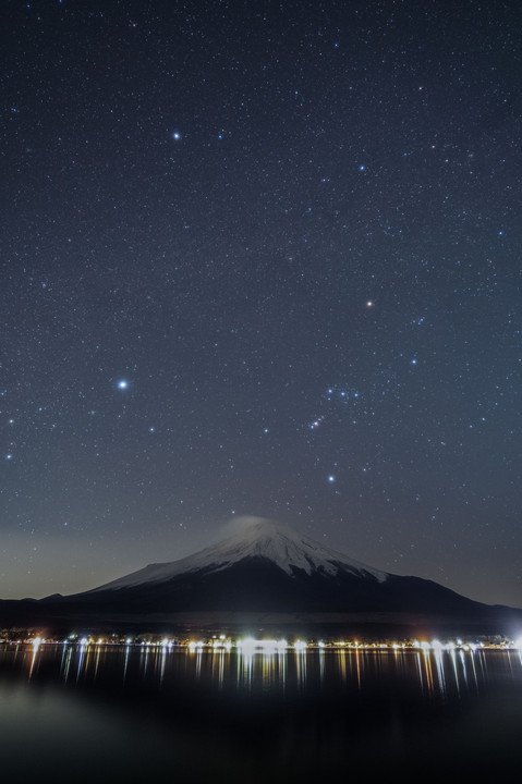 夜のしじまに