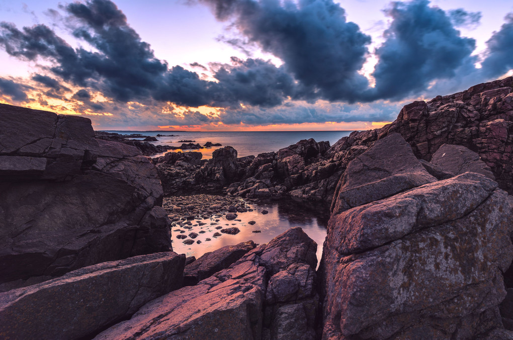 日没と岩と海