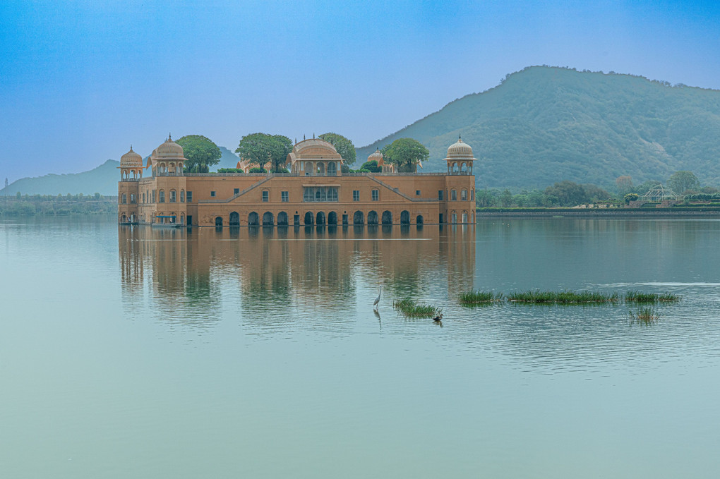 湖上の宮殿