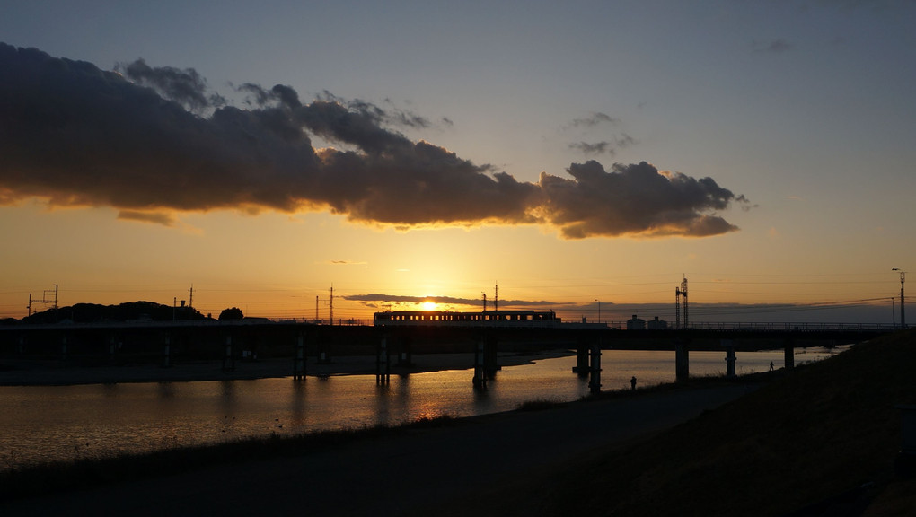 夕日と近鉄電車