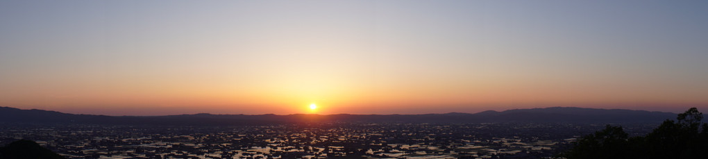 水田に沈む太陽　パノラマ
