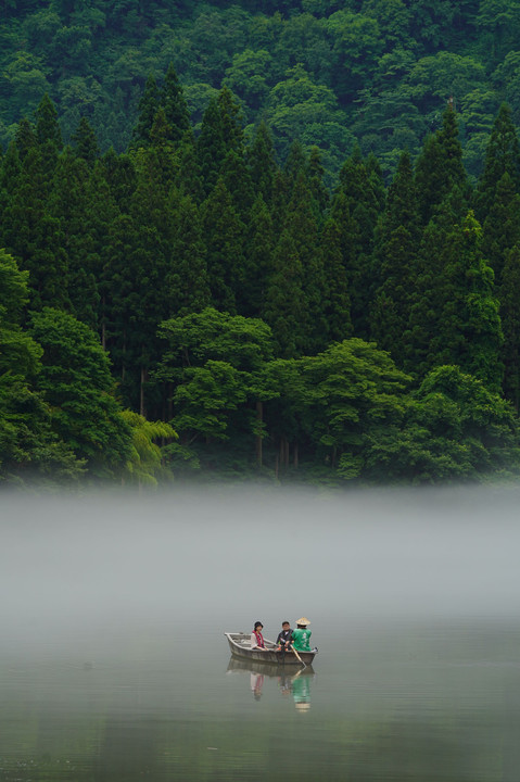 夏の只見線～その23～霧幻峡の二人 #カレンダー2024