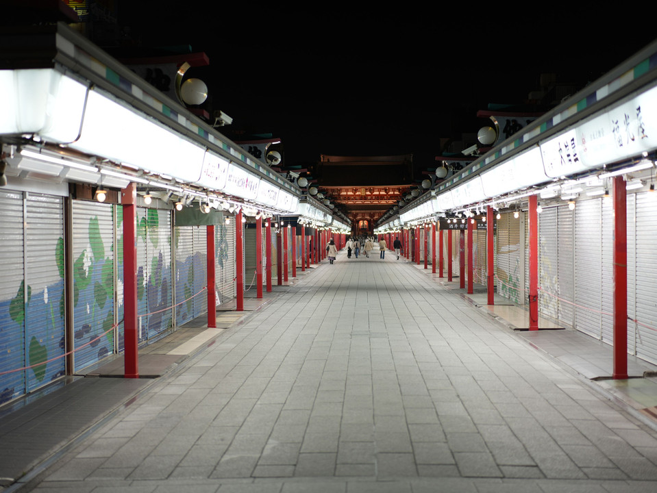 夜の浅草の町をふらっと散歩