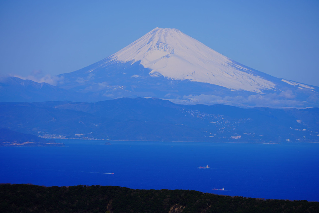 三原山から富士山を望む