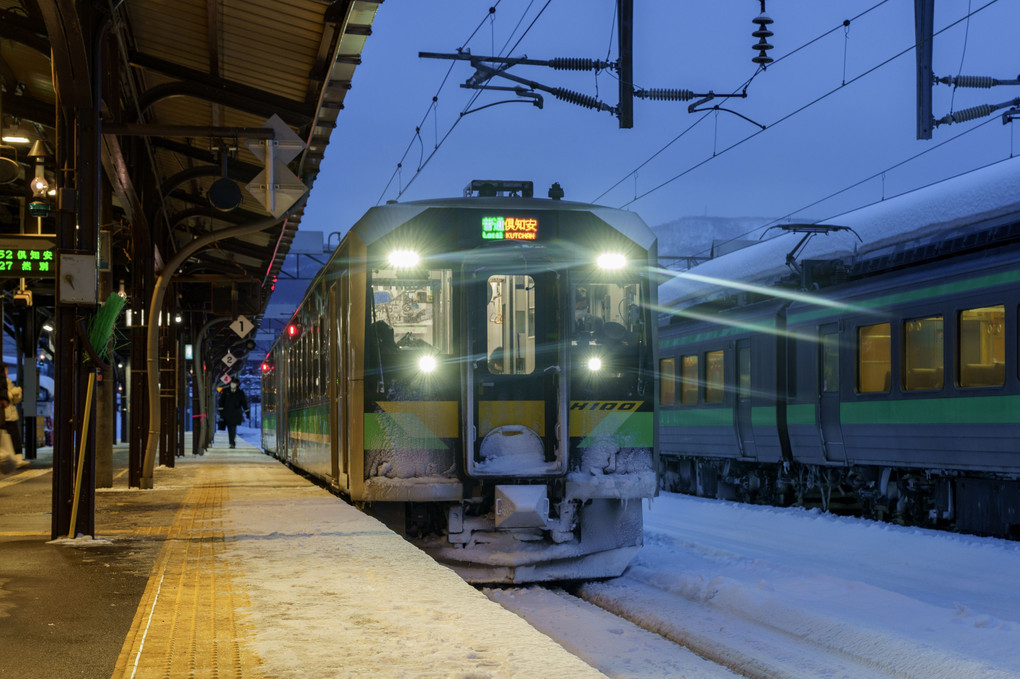 ある雪の夜の小樽駅