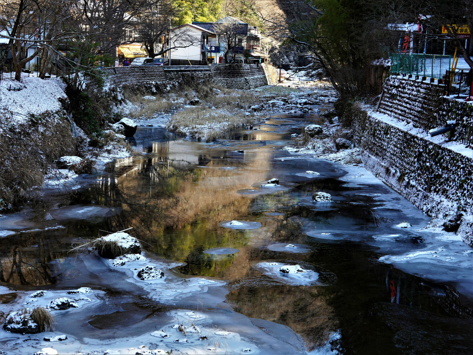 袋田、滝川の雪景色