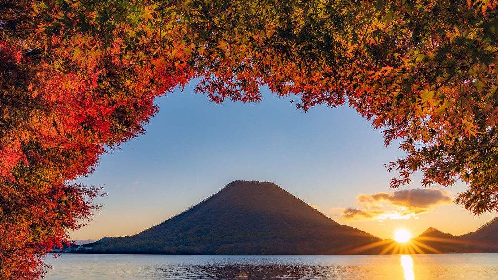 朝焼けの榛名湖、榛名富士