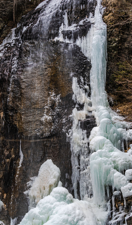 凍てついた新滝