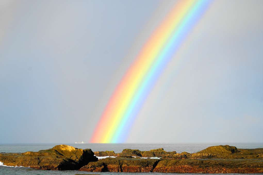 海に架かる虹  #虹#