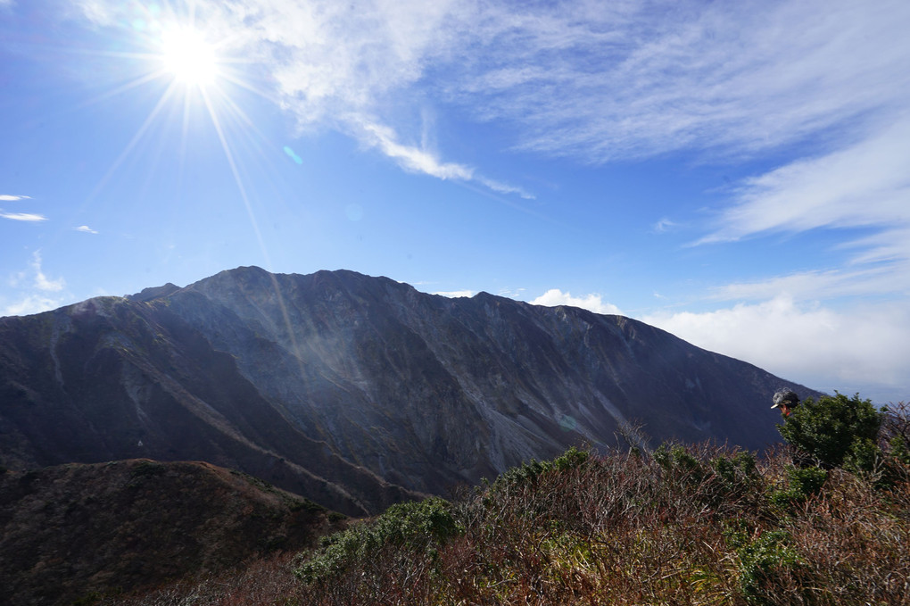三鈷峰山頂（鳥取県）から大山北壁を望む