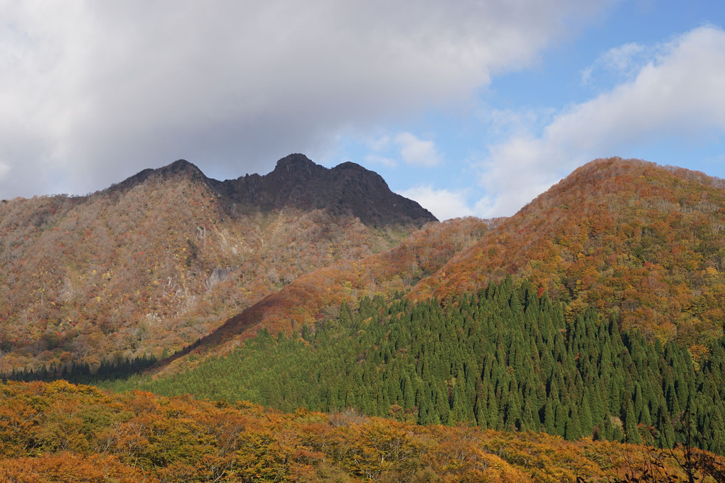 秋色衣装の烏ヶ山（鳥取県）