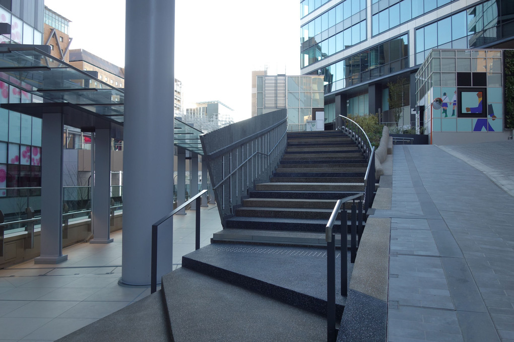 SHIBUYA SAKURA STAGEの階段とエスカレーターたち
