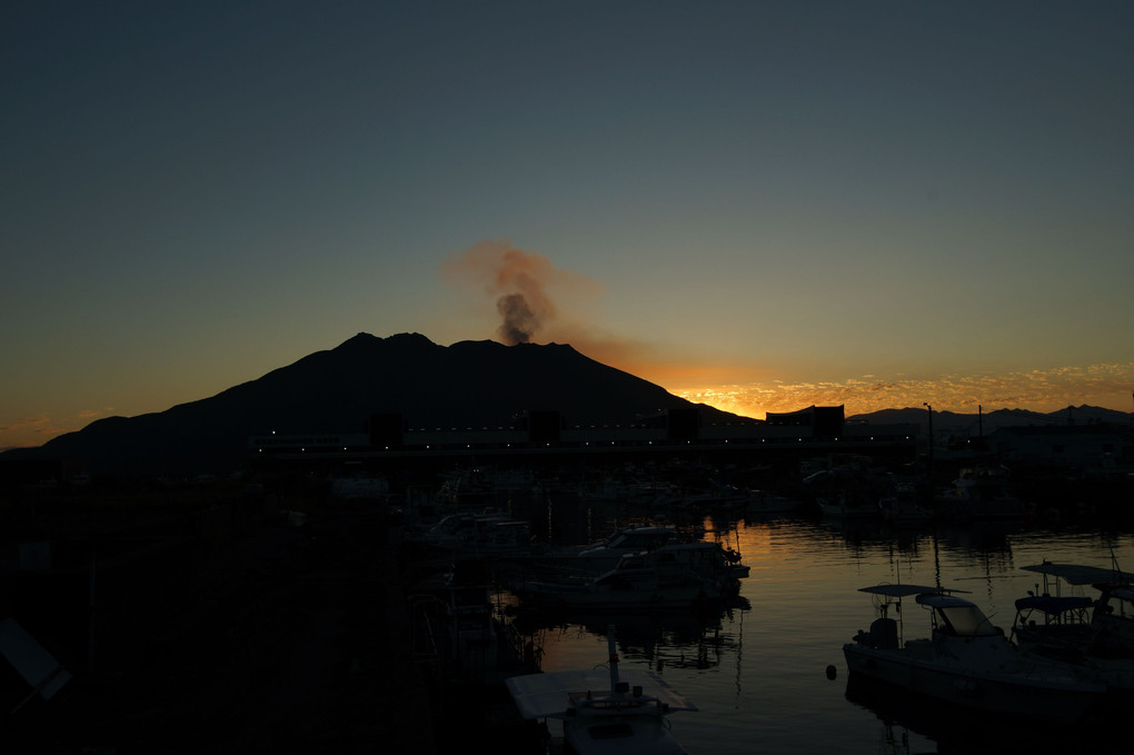 噴煙！桜島の朝