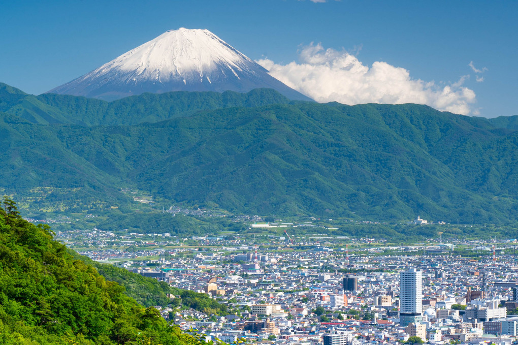 和田峠からの眺望　富士山と甲府盆地