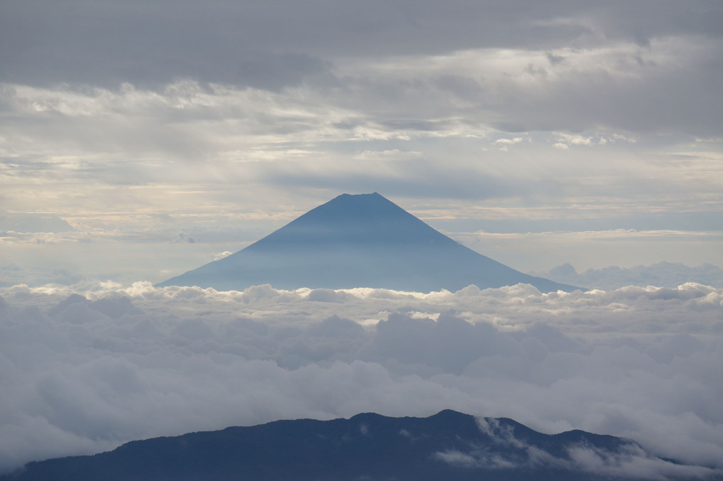 標高第2位の山頂から見る富士山