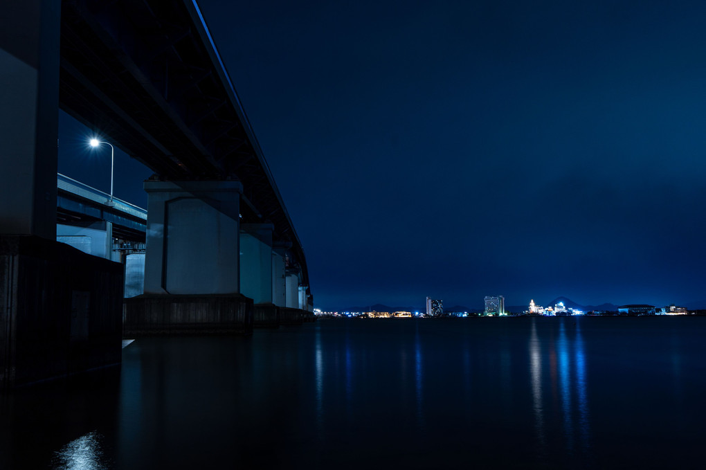 琵琶湖大橋からみえるホテル街・南湖側