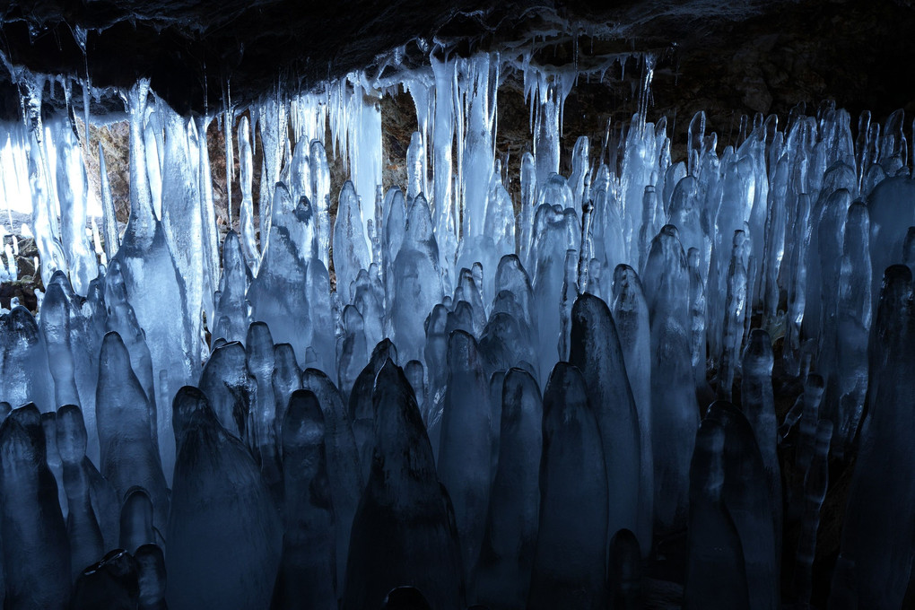 百畳敷洞窟の氷筍