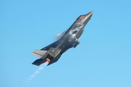 2024年三沢基地航空祭　その２　F-35x1機動飛行 ハイレートクライム