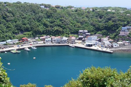 夏の波浮港