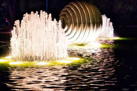 「球体噴水」皇居外苑・和田倉噴水公園