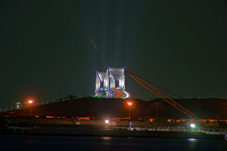 夜に浮かぶ東京ゲートブリッジ