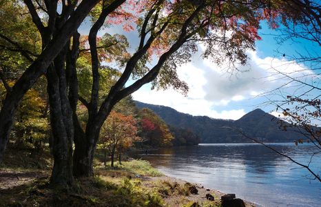 秋の榛名湖畔