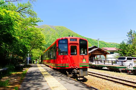 湯野上温泉駅　赤べこ列車