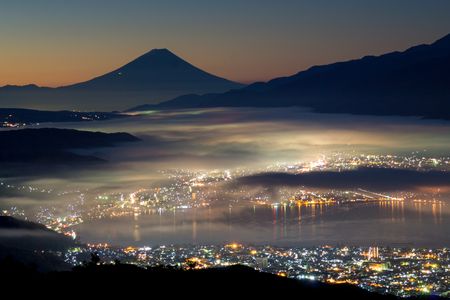 朝焼けの富士山