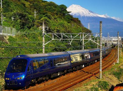 ザ・ロイヤル　エクスプレスと富士山