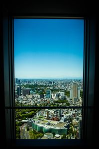 窓の向こうの東京