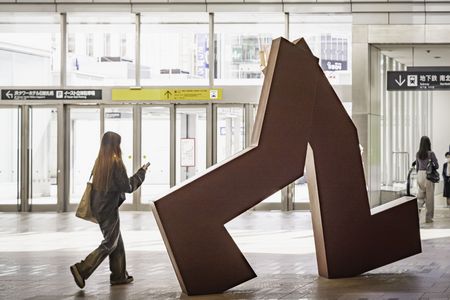札幌駅・旅人の残像・Legs