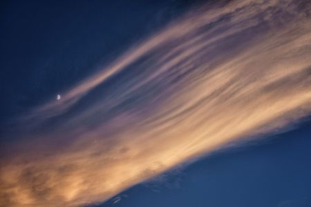 2020.08.26夕景　 雲に流される月 そして龍