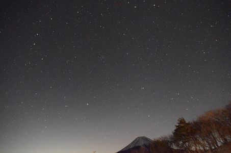 富士山とと星空