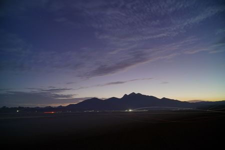 夜明けのヘッドライト　テールライト