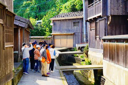 国選定　重要伝統的建造物群保存地区【 宿根木 】