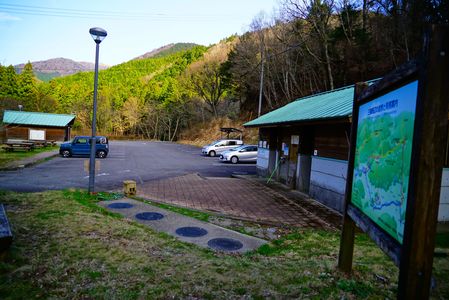 日本二百名山【 三嶺 】1,894m　名頃登山口駐車場