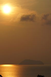 琵琶湖と朝日と竹生島