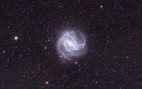 南の回転花火銀河　M83