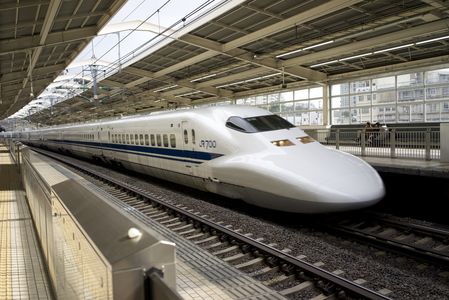 新幹線通過します