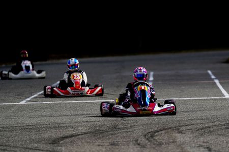 「光彩（こうさい）を纏（まと）う者たち」