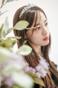 Reine en fleur suspendue