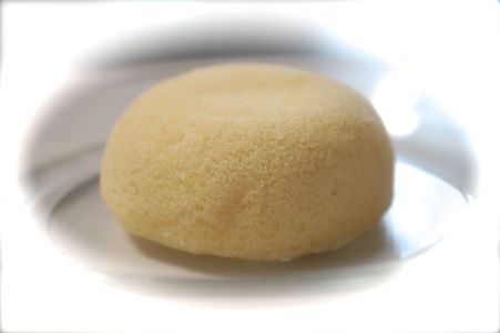 萩が咲き乱れる宮城野の空に浮かぶ満月