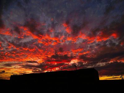 日没後刻々と変化する夕焼け空