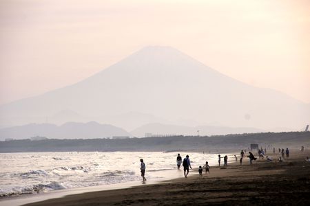 海岸の夕景、富士山と