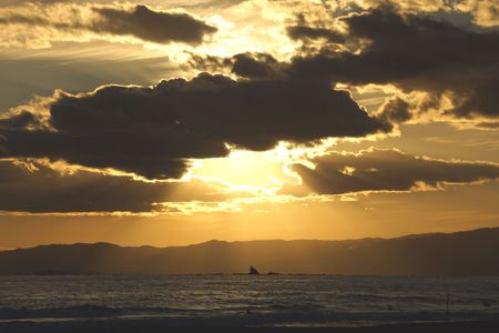 烏帽子岩に降る光
