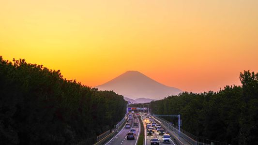 ～茅ヶ崎の国道１３４号線の歩道橋からの夕日と絶景富士～