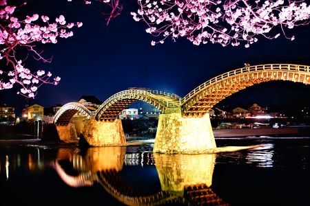 夜桜と錦帯橋