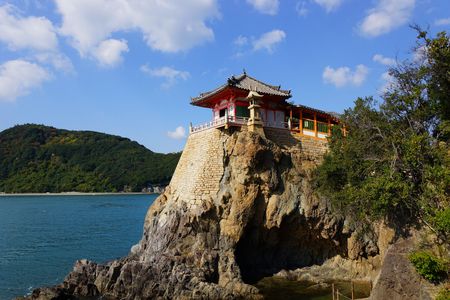 断崖に建つお堂