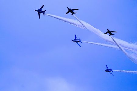 大空を舞うブルーインパルス