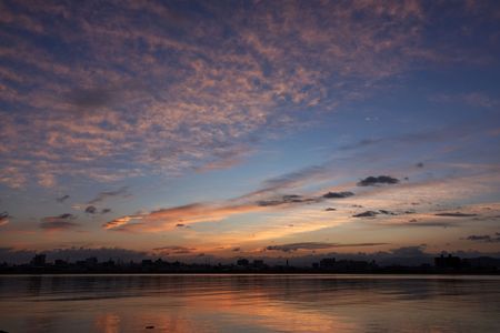 初冬の夜明け空